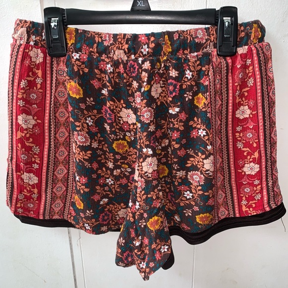 Taylor & Sage Shorts - Picture 2 of 2